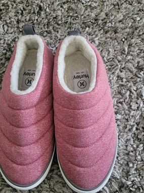 Hurley women's Arlo Puff Faux Fut lined slip-on shoes Sz 6